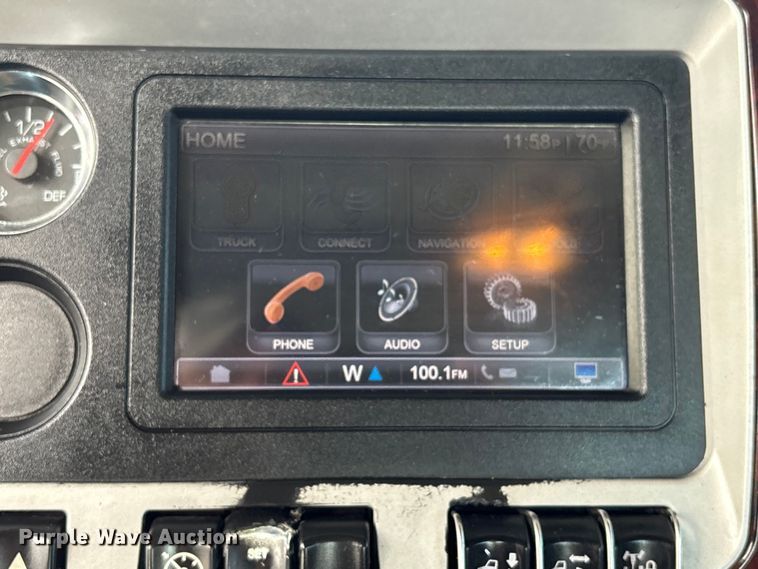 image for item EU7359 2016 Kenworth T800 semi truck