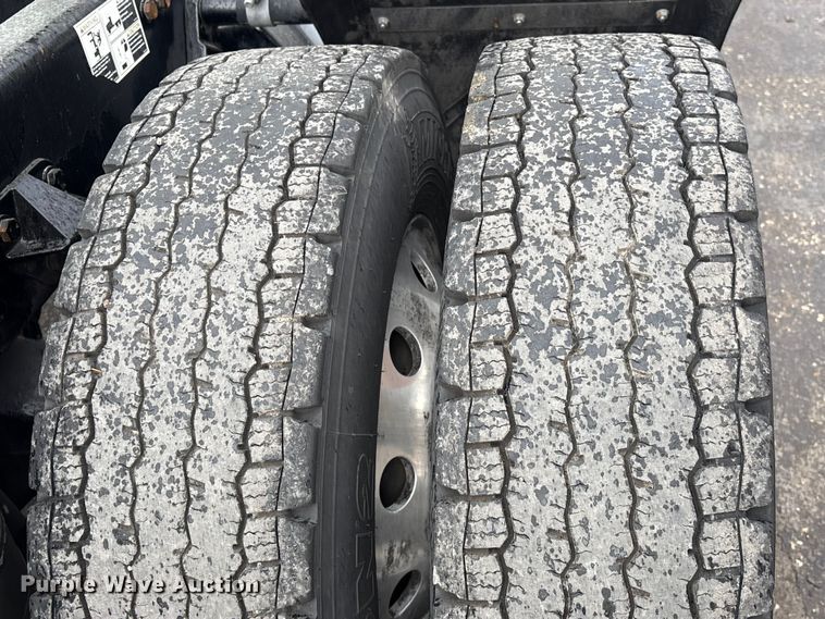 image for item EU7359 2016 Kenworth T800 semi truck