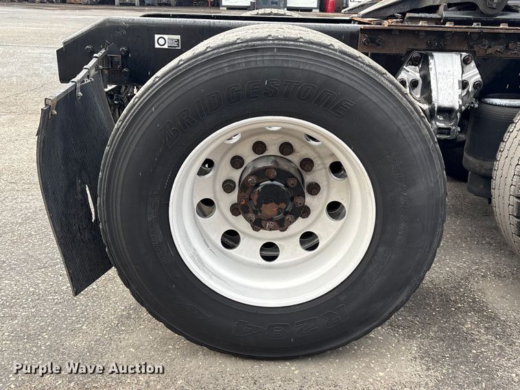 image for item EU7359 2016 Kenworth T800 semi truck