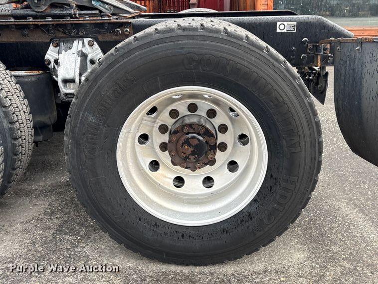 image for item EU7359 2016 Kenworth T800 semi truck