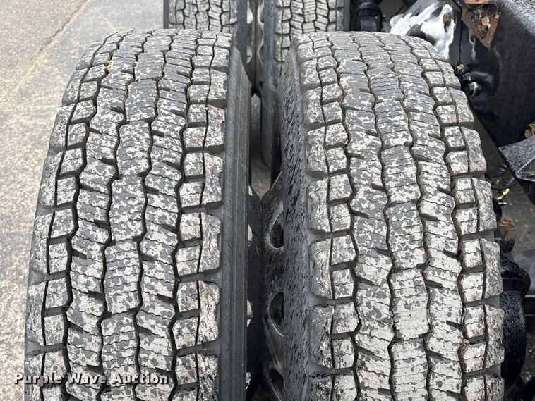 image for item EU7359 2016 Kenworth T800 semi truck