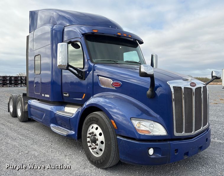 image for item EU7361 2020 Peterbilt 579 semi truck