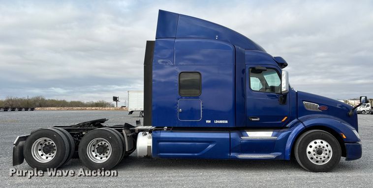 image for item EU7361 2020 Peterbilt 579 semi truck