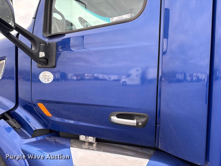 image for item EU7361 2020 Peterbilt 579 semi truck