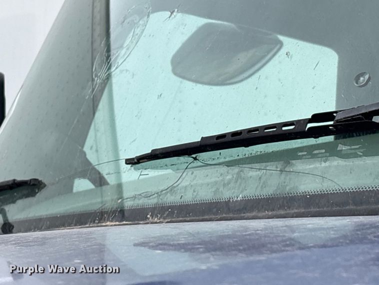 image for item EU7361 2020 Peterbilt 579 semi truck