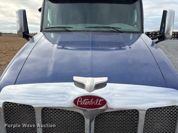 image for item EU7361 2020 Peterbilt 579 semi truck