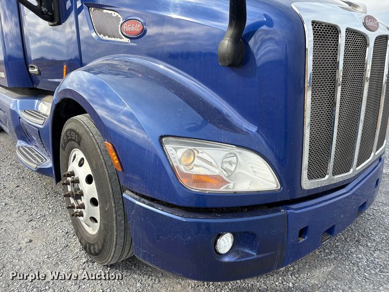image for item EU7361 2020 Peterbilt 579 semi truck