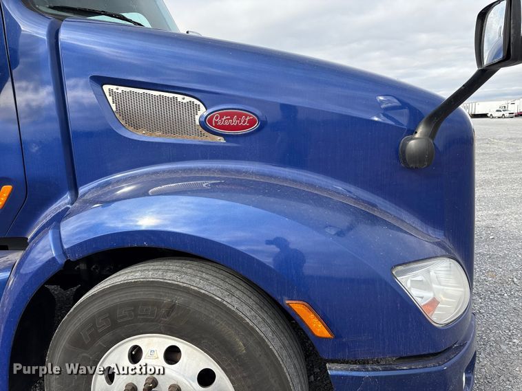 image for item EU7361 2020 Peterbilt 579 semi truck