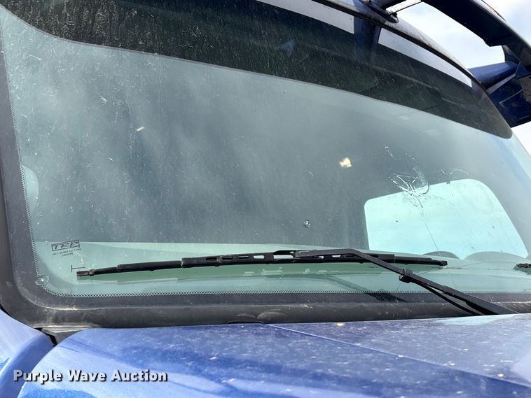 image for item EU7361 2020 Peterbilt 579 semi truck