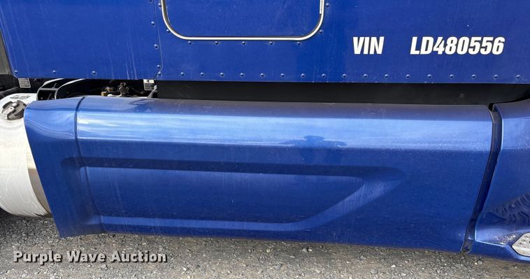 image for item EU7361 2020 Peterbilt 579 semi truck