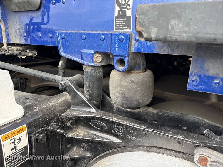 image for item EU7361 2020 Peterbilt 579 semi truck