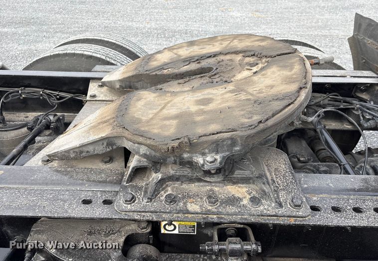 image for item EU7361 2020 Peterbilt 579 semi truck