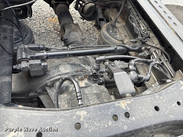 image for item EU7361 2020 Peterbilt 579 semi truck