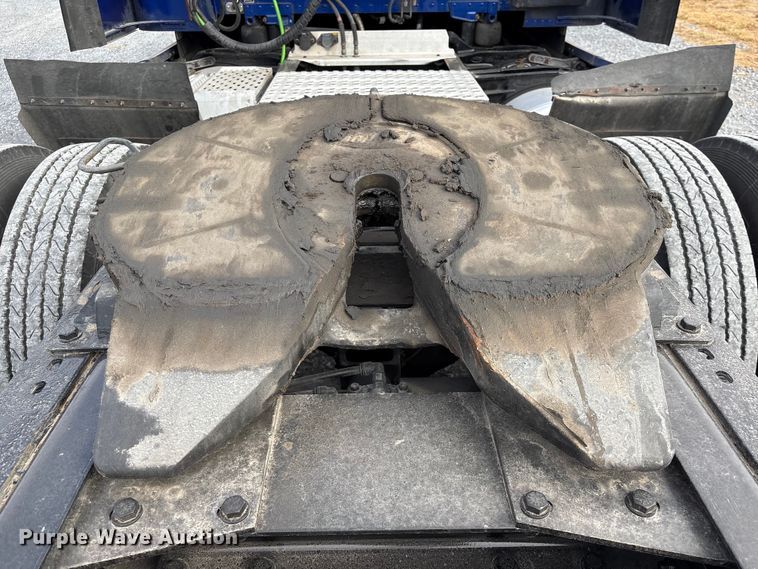 image for item EU7361 2020 Peterbilt 579 semi truck