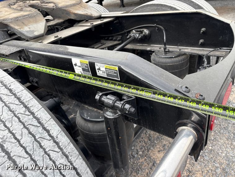 image for item EU7361 2020 Peterbilt 579 semi truck