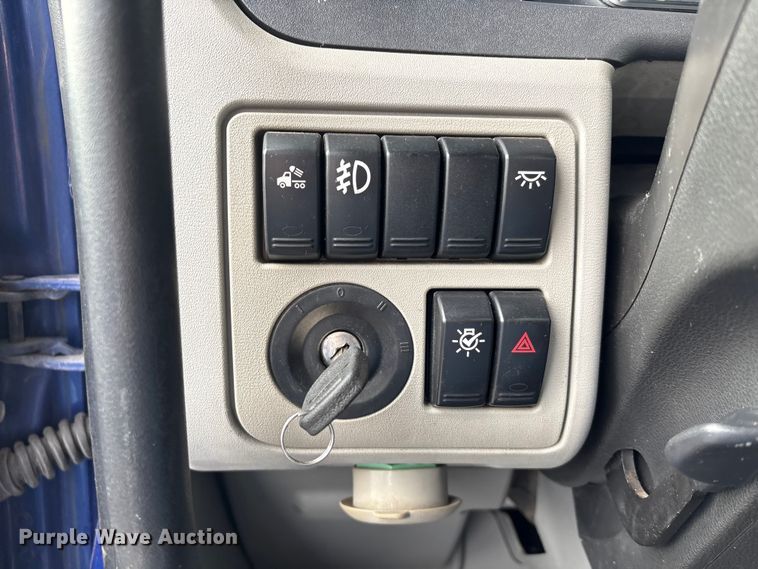 image for item EU7361 2020 Peterbilt 579 semi truck