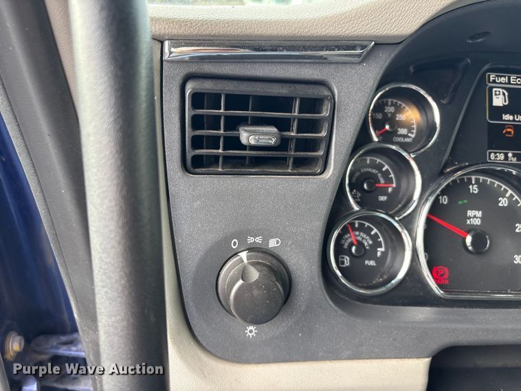 image for item EU7361 2020 Peterbilt 579 semi truck