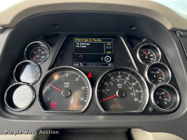 image for item EU7361 2020 Peterbilt 579 semi truck