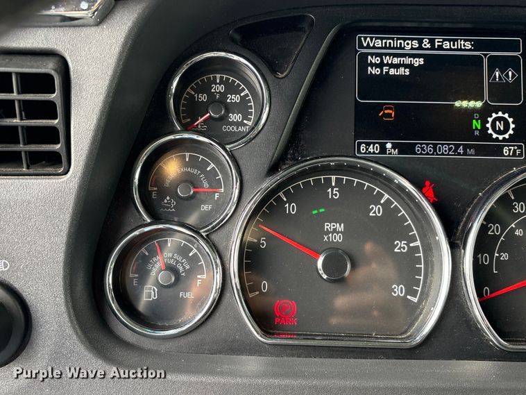 image for item EU7361 2020 Peterbilt 579 semi truck