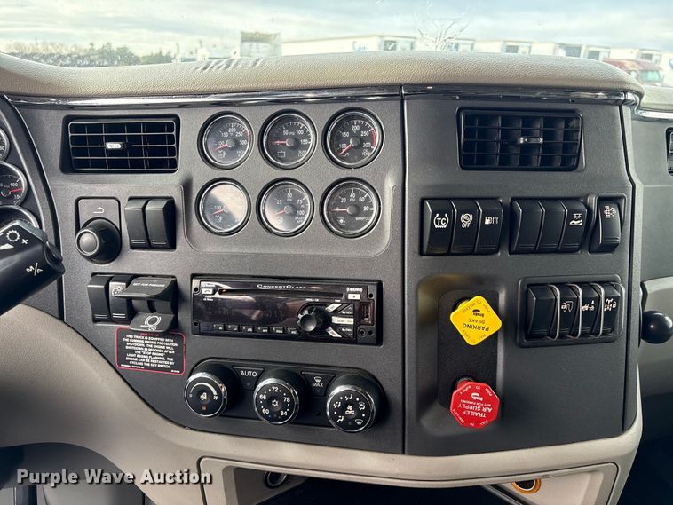 image for item EU7361 2020 Peterbilt 579 semi truck