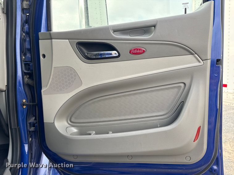 image for item EU7361 2020 Peterbilt 579 semi truck