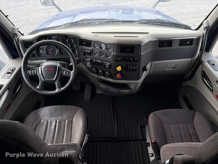 image for item EU7361 2020 Peterbilt 579 semi truck