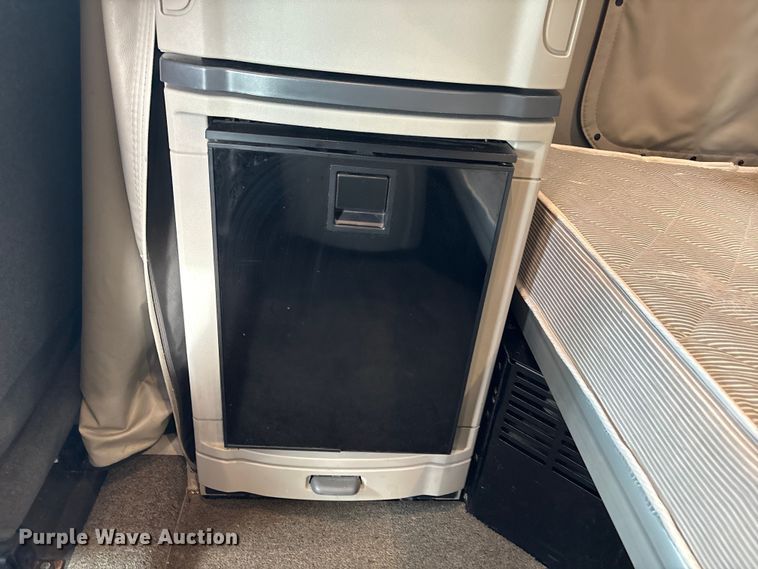 image for item EU7361 2020 Peterbilt 579 semi truck