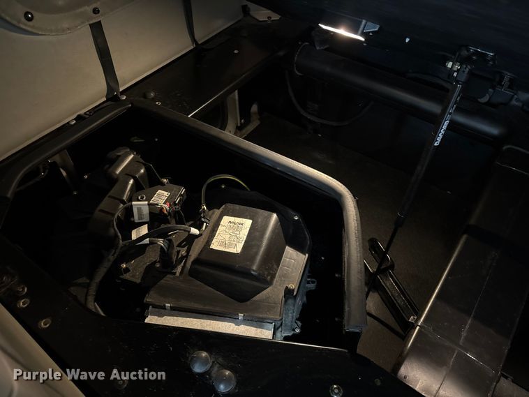 image for item EU7361 2020 Peterbilt 579 semi truck