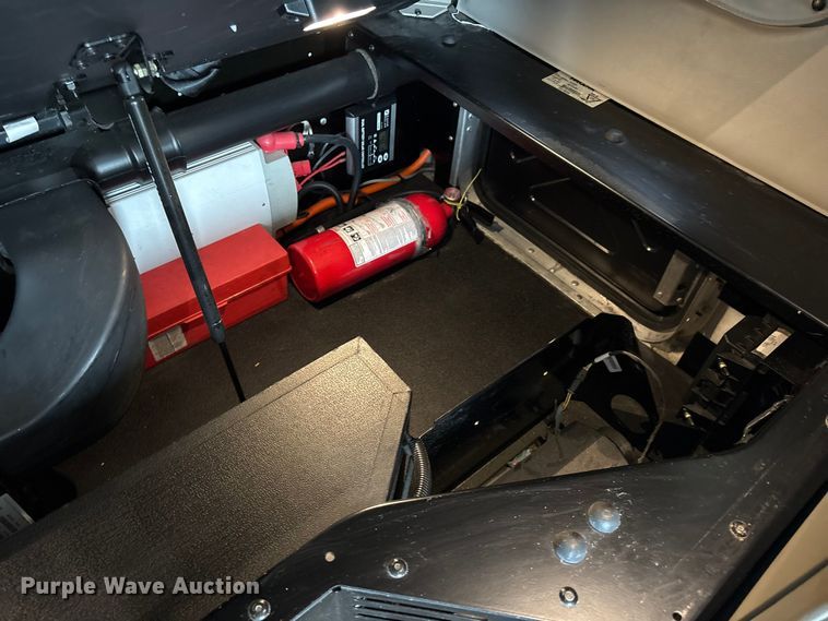 image for item EU7361 2020 Peterbilt 579 semi truck