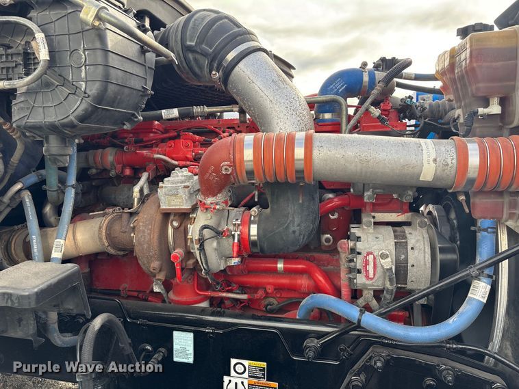 image for item EU7361 2020 Peterbilt 579 semi truck