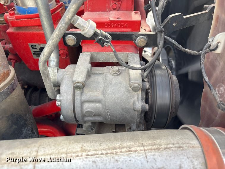 image for item EU7361 2020 Peterbilt 579 semi truck