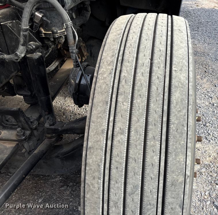 image for item EU7361 2020 Peterbilt 579 semi truck