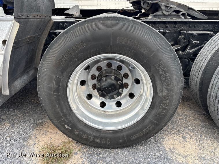 image for item EU7361 2020 Peterbilt 579 semi truck