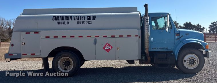 image for item EV2664 1999 International 4900 fuel truck