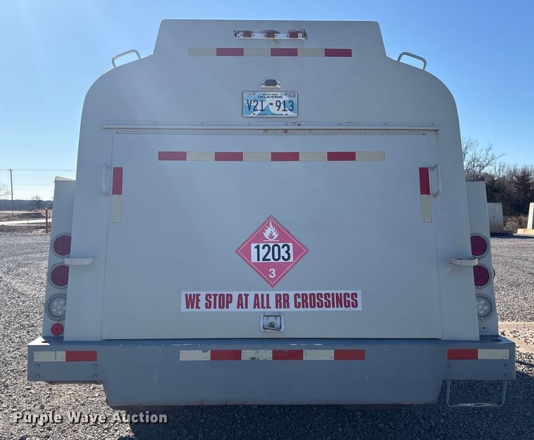 image for item EV2664 1999 International 4900 fuel truck