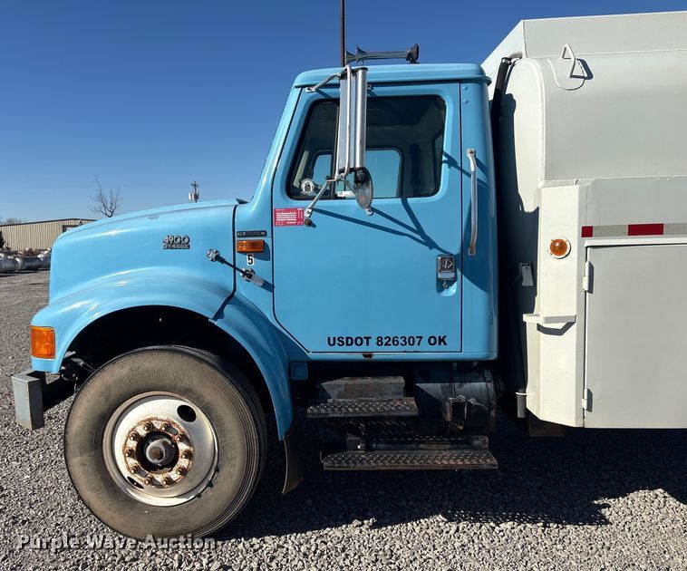 image for item EV2664 1999 International 4900 fuel truck