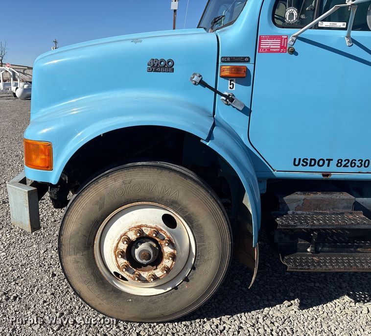 image for item EV2664 1999 International 4900 fuel truck