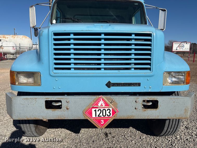 image for item EV2664 1999 International 4900 fuel truck