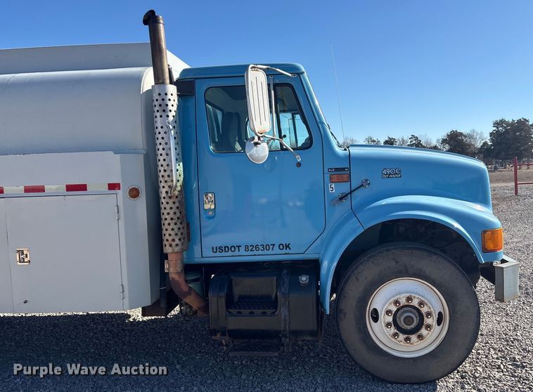 image for item EV2664 1999 International 4900 fuel truck
