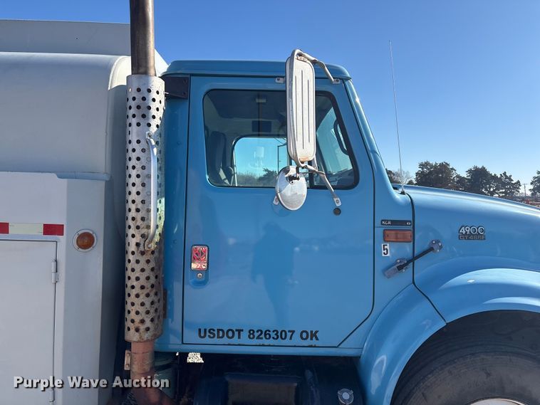 image for item EV2664 1999 International 4900 fuel truck