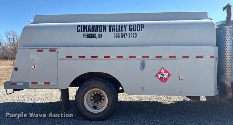 image for item EV2664 1999 International 4900 fuel truck