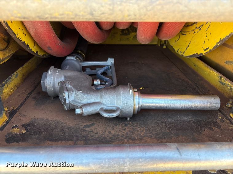 image for item EV2664 1999 International 4900 fuel truck