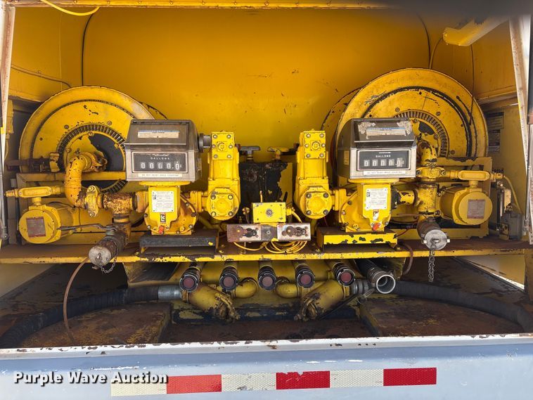 image for item EV2664 1999 International 4900 fuel truck