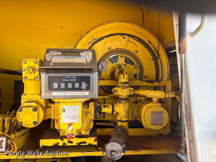 image for item EV2664 1999 International 4900 fuel truck