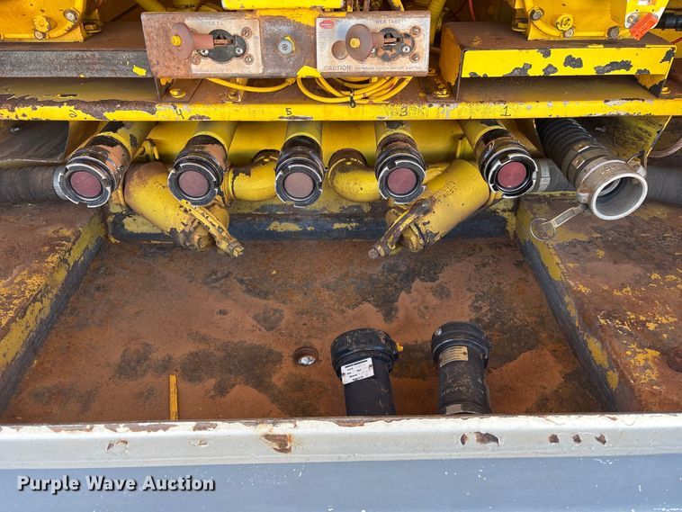 image for item EV2664 1999 International 4900 fuel truck