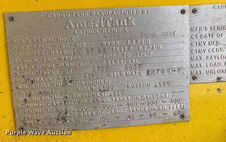 image for item EV2664 1999 International 4900 fuel truck