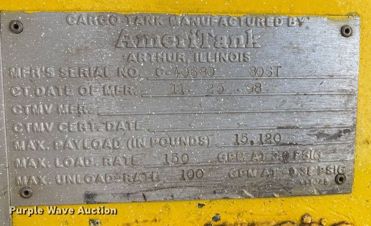 image for item EV2664 1999 International 4900 fuel truck