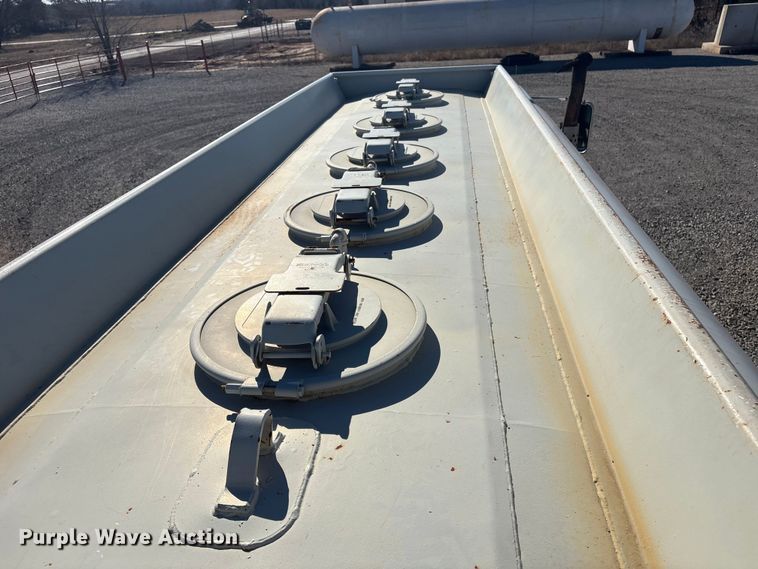 image for item EV2664 1999 International 4900 fuel truck