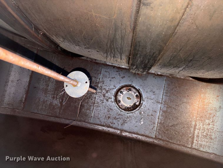 image for item EV2664 1999 International 4900 fuel truck