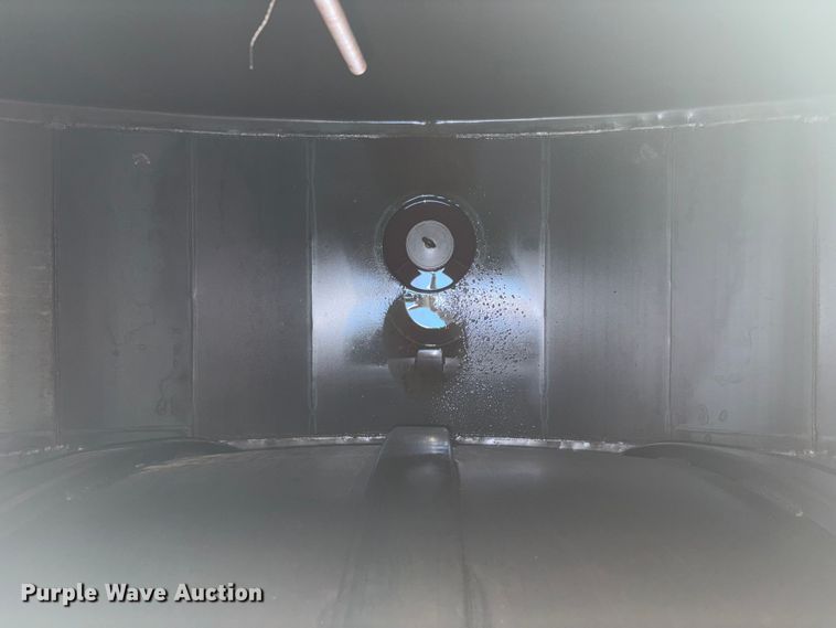 image for item EV2664 1999 International 4900 fuel truck